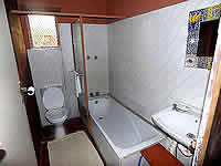 Hazyview Country Cottages no. 5 bathroom