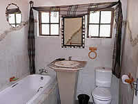 Hazyview Country Cottages no. 4 bathroom