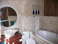 Hazyview Country Cottages no. 5 bathroom